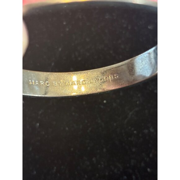 Marc By Marc Jacobs Pink Logo Enamel Hinged Bangle Bracelet Jewelry - Picture 8 of 9